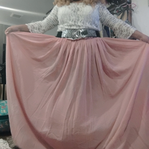 Cream Pink gown - Picture 10 of 11